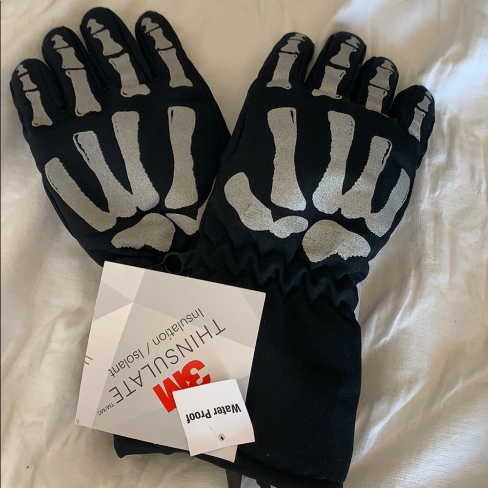 NWT kids ski gloves with skeleton hands!